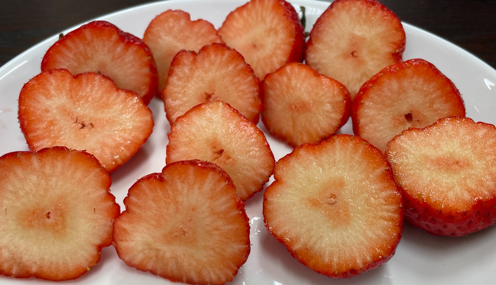 "UVを照射したイチゴ"