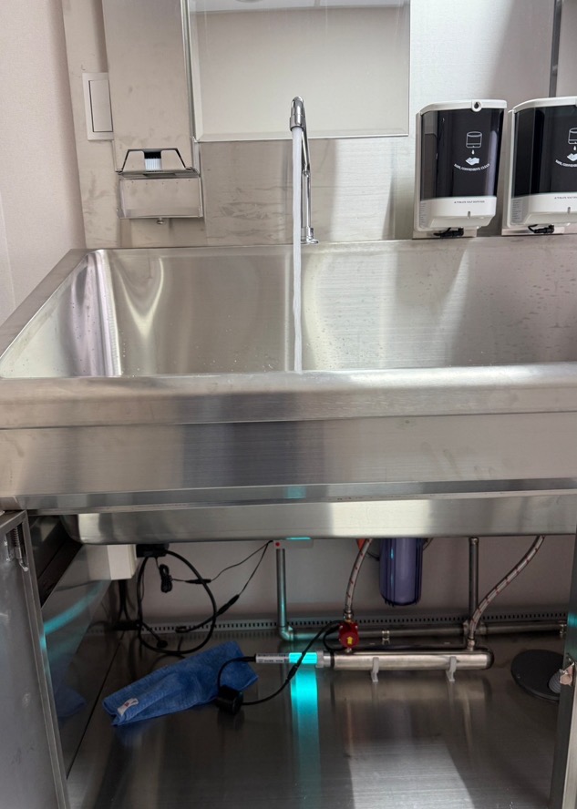 ”手洗い台　流水殺菌装置”