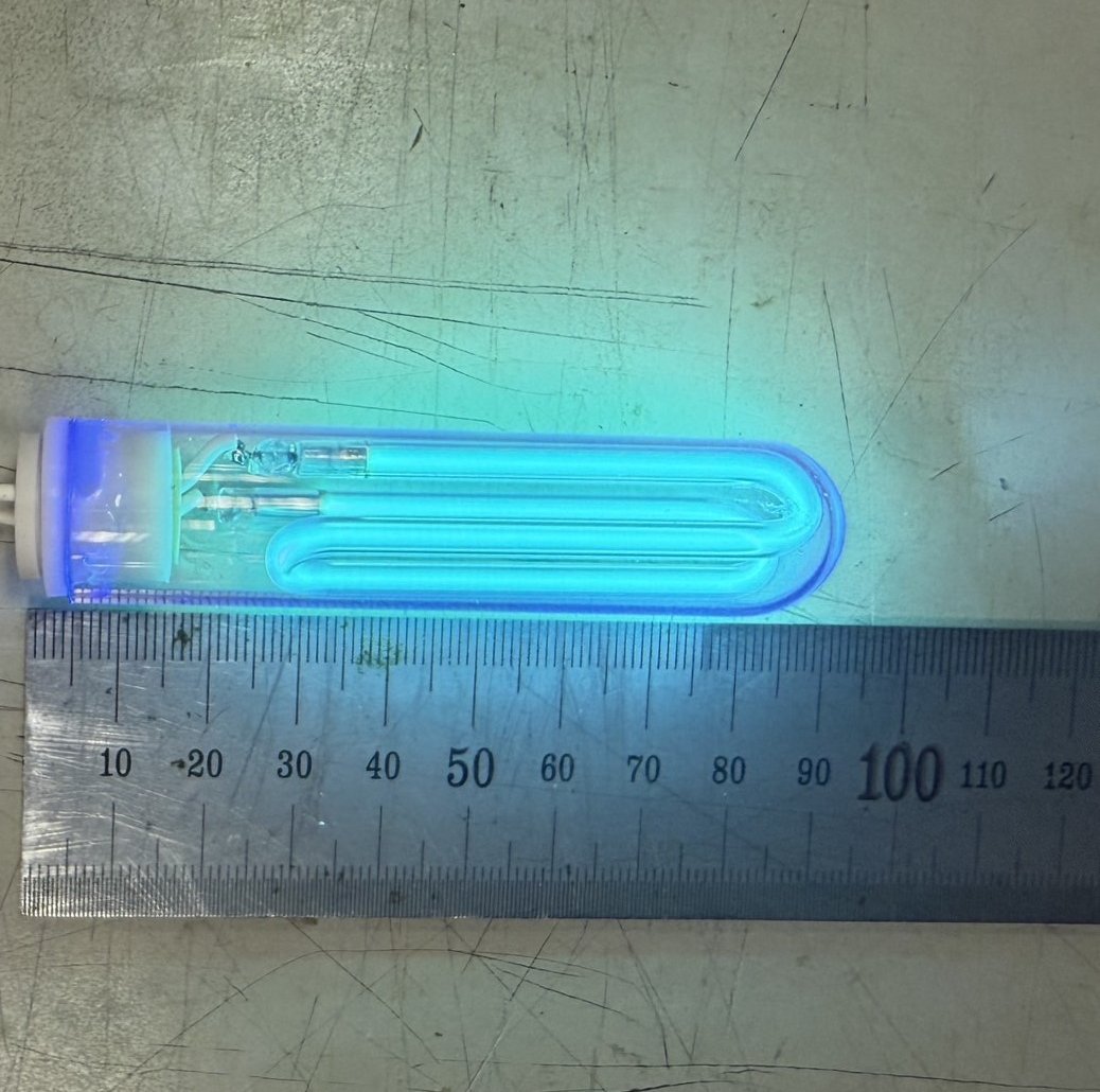 "冷陰極殺菌灯のコンパクトサイズ"